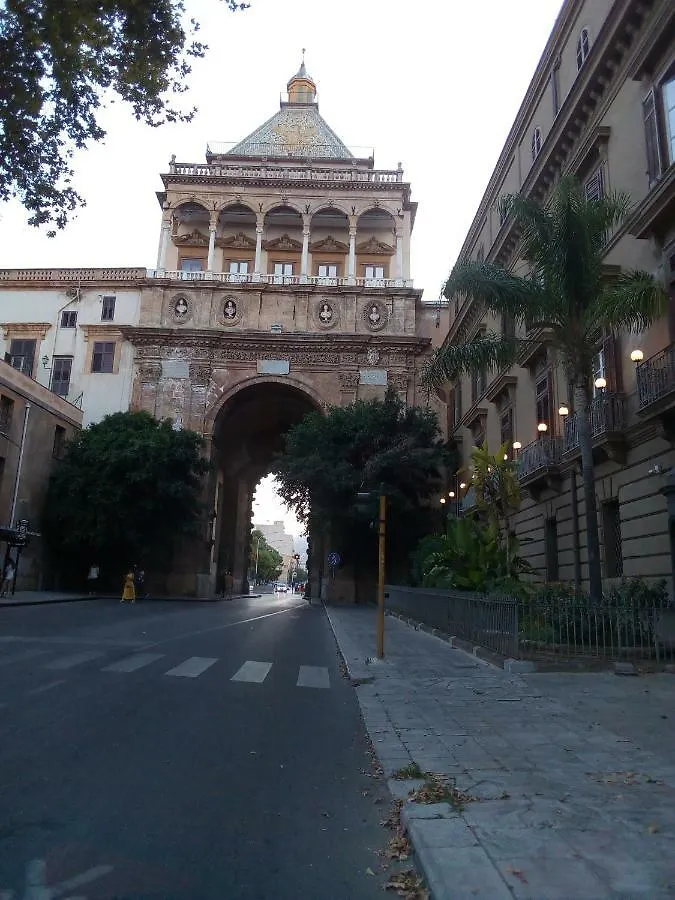 All'Ombra Di Porta Nuova Palermo 0*,